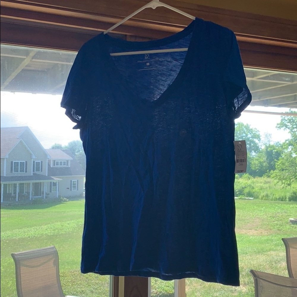 V-neck tshirt